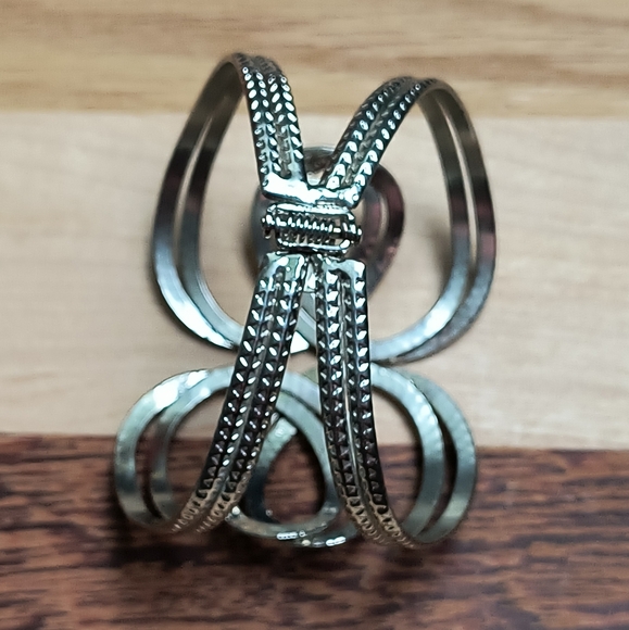 Open Cuff Bracelet Silver Tone - Picture 4 of 12